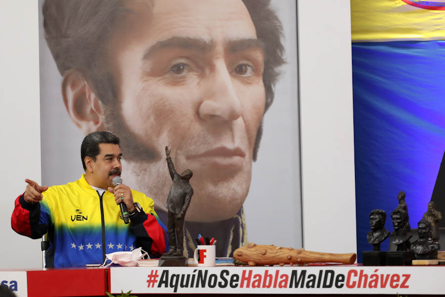 PresidencialVen's tweet photo. "La campaña hacia las elecciones primarias del #8Ago tiene que trascender al PSUV, debemos ir a la búsqueda de los que estén descontentos, de los que estén confundidos, debemos ir a la búsqueda de los nuevos votantes", instruyó @NicolasMaduro https://t.co/5NNcB5aOCH