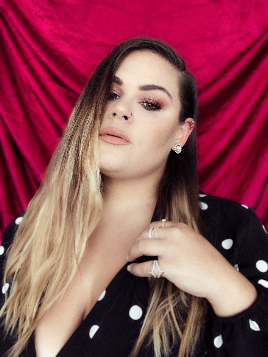 DiaryOutlier's tweet photo. Obsessed with this smokey eye I popped out using my new @ColourPopCo pallet! All brands tagged are on my face 💕 https://t.co/iodmU9mbDY