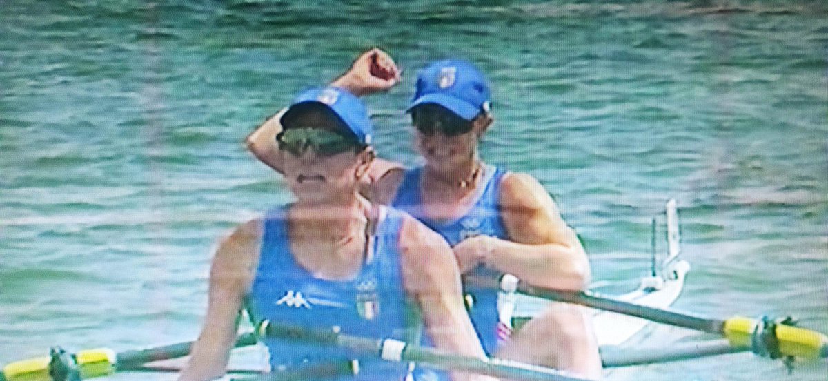 Neurone94840708's tweet image. 🥇🚣‍♀️ #Rodini #Cesarini
🇮🇹💚🤍❤ #ItaliaTeam 
mentre #Italia #Volleyball batte 3-0 #ARG e #Oppo #Ruta 🥉vengono premiati🚣‍
5 minuti bellissimi 
e ora #Miressi #paltrinieri 
#razzetti Go! #Italy Go! 
#tokyo2020
#OlympicGames 
#OlimpiadiTokyo2020 
#TokyoOlympics 
#Tokyo2021
