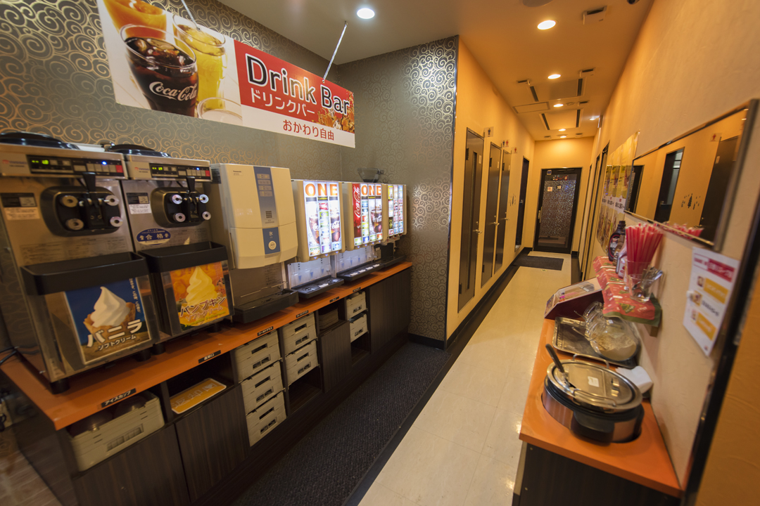 公式 カラオケoneグループ 当店自慢のドリンクバーは ソフトドリンク 日替わりスープ ソフトクリーム 手作りワッフル これら全てお楽しみいただけるスペシャル仕様 是非カラオケの合間にお楽しみください スタッフ一同 皆さまのご来店を心より