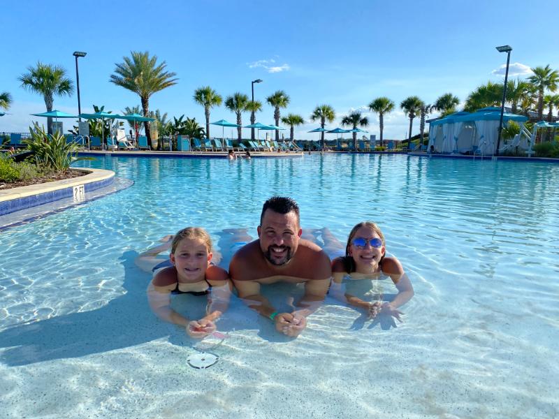 JamiePAnderson's tweet photo. I’m a finalist in Margaritaville Resort Orlando’s Story Contest. Help me rally votes: https://t.co/4WxJxvKZMe @MVROrlando https://t.co/SZmkgIzif7
