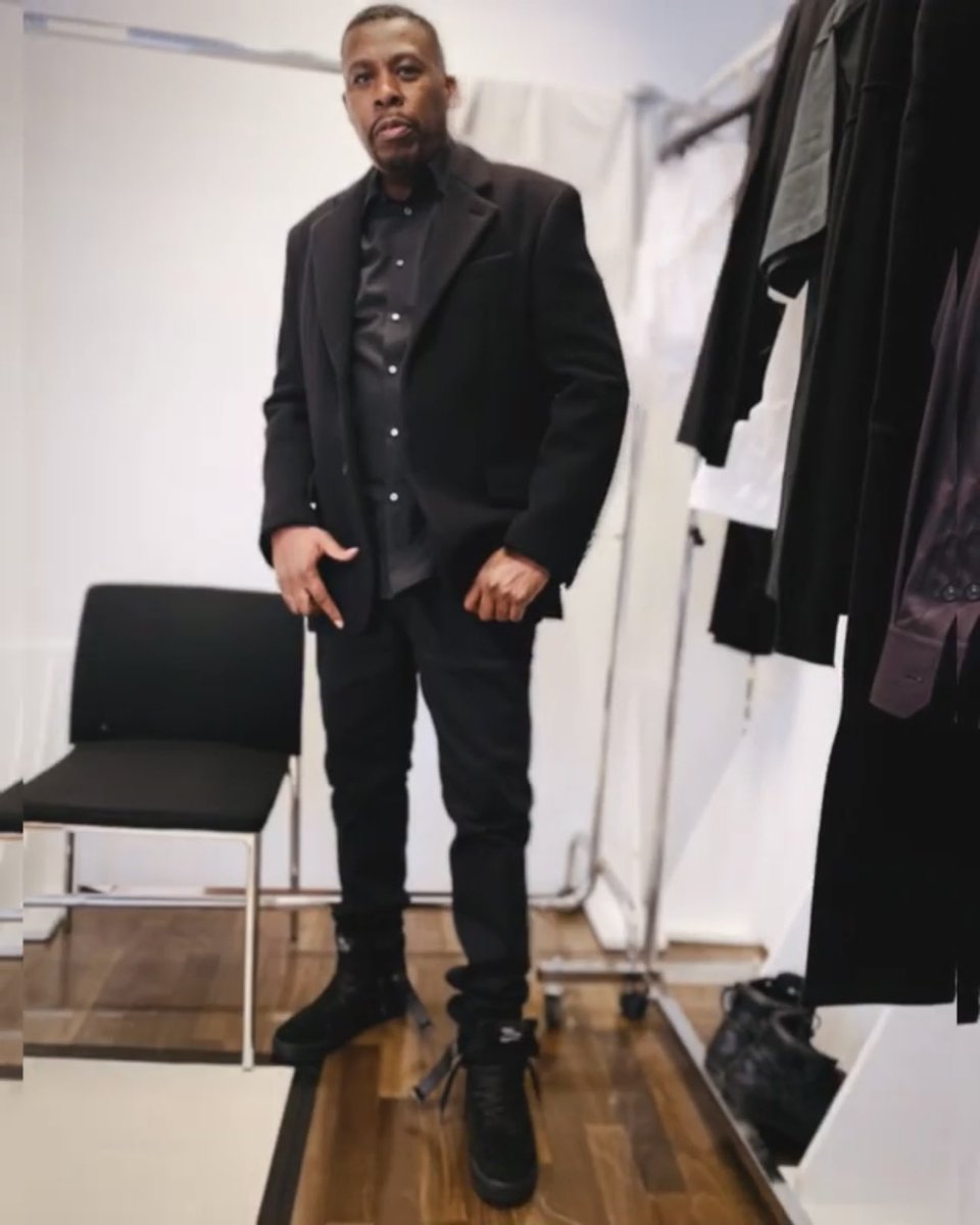 black suit with air force 1