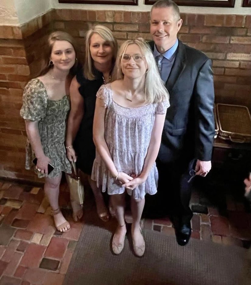 BethAlvis's tweet photo. This summer has involved rivah time, college tours, lots of wedding showers and a wedding, and finally the beach. #RESteachersummer https://t.co/y9JeP9bwRR