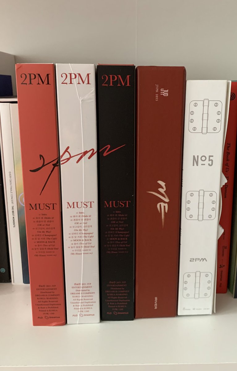 atone_go's tweet photo. Will be selling defect album too RM35 (Jacket sleeve + PB + CD) . Kalau dah letak kat shelf, tak nampak dah damage tu , bolehlah nk completekan logo 2PM.😁 https://t.co/QLQoDTK9V8