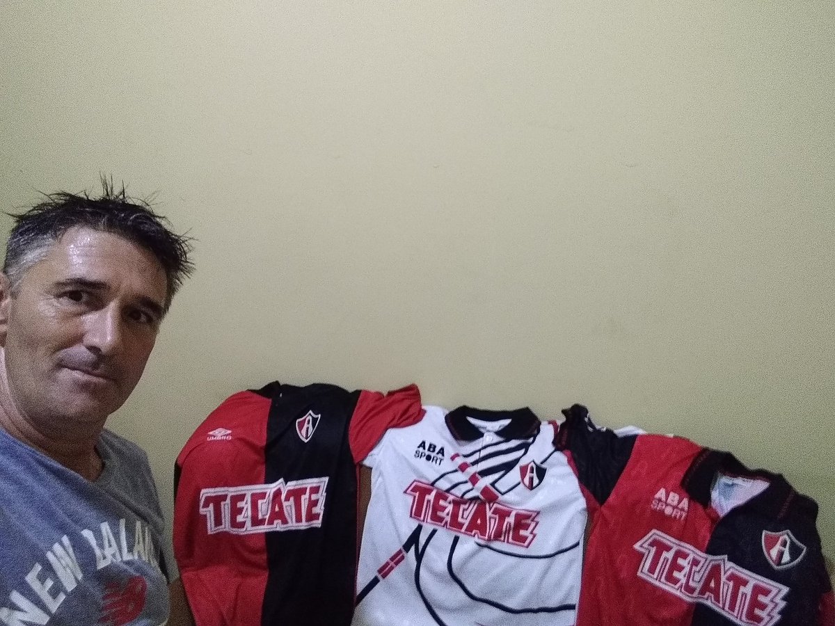 Regreso a casa. Después de más de 25 años Juan el hincha a quien se las obsequie me contacto y me las regreso.