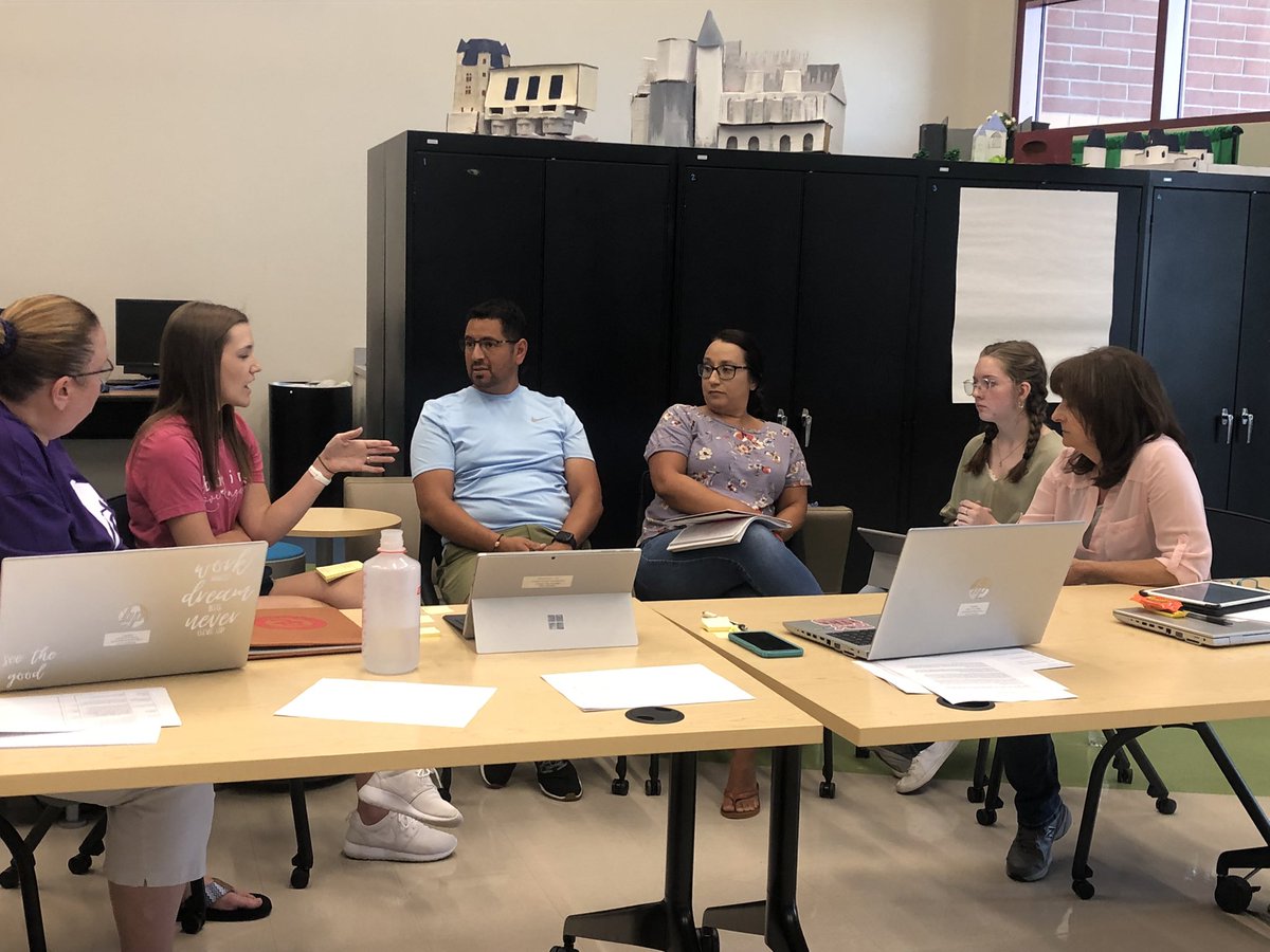MarthaMendoza31's tweet photo. Building Leadership Team and Student Council working collaboratively. First of many! #USD443 #DCHS #RedDemons https://t.co/akRhpRtcUW