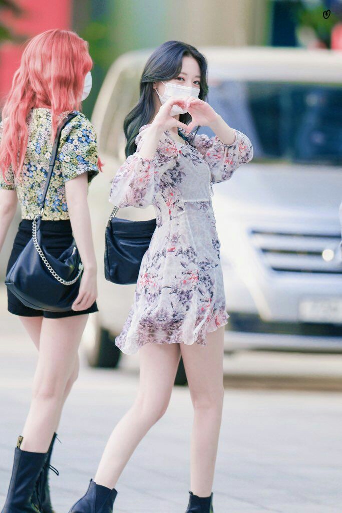 sYuNa_B's tweet photo. ㅤㅤㅤㅤㅤㅤㅤㅤ

ㅤㅤㅤㅤ ◦ ◦ ◦
──┈  28 de julio , #Rolbandchella21 𖥔 ࣪ ˖  

—Llega con sus unnies al valle de Coachella. — https://t.co/5ycCE7mnS3
