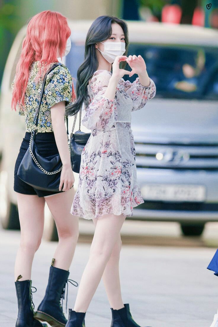 sYuNa_B's tweet photo. ㅤㅤㅤㅤㅤㅤㅤㅤ

ㅤㅤㅤㅤ ◦ ◦ ◦
──┈  28 de julio , #Rolbandchella21 𖥔 ࣪ ˖  

—Llega con sus unnies al valle de Coachella. — https://t.co/5ycCE7mnS3