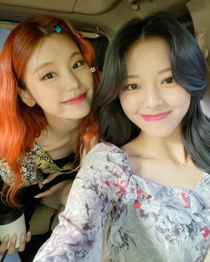ㅤㅤㅤㅤㅤㅤㅤㅤ

ㅤㅤㅤㅤ ◦ ◦ ◦
──┈  via instagram  𖥔 ࣪ ˖   

Con unnie Yeji en camino al #Rolbandchella21