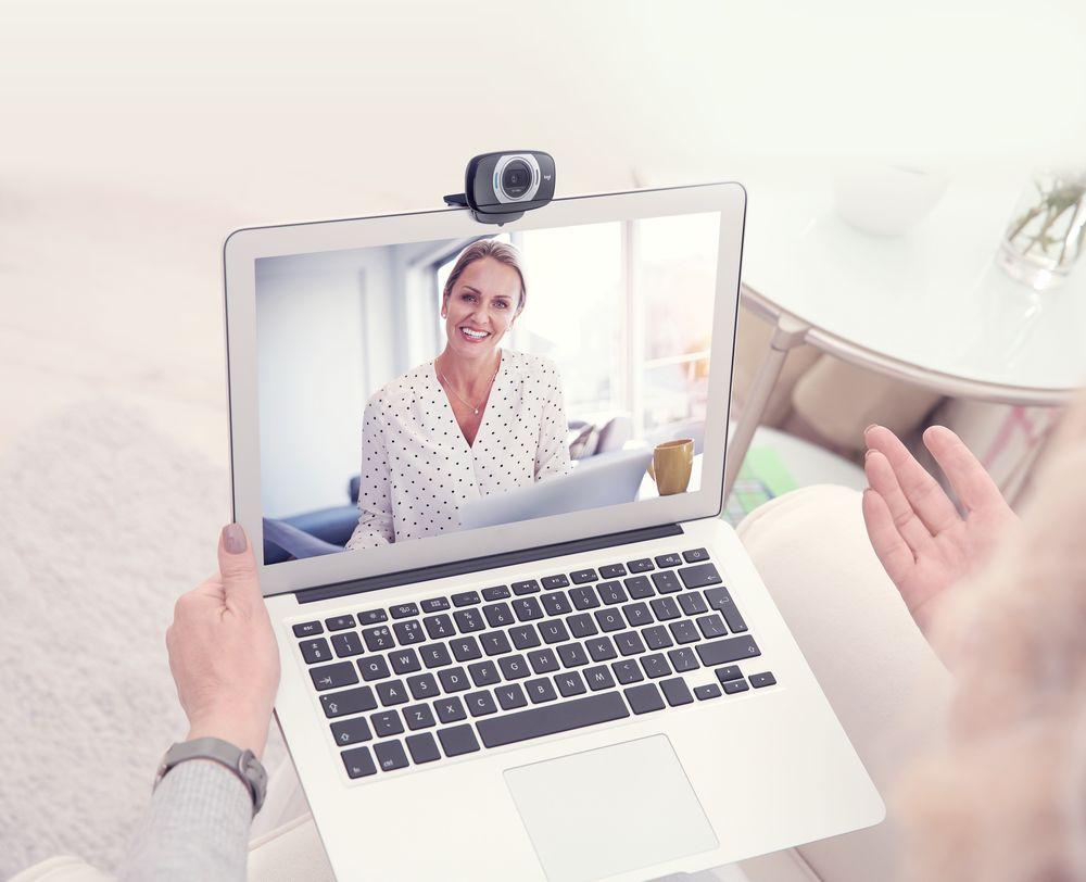 LogitechID's tweet photo. Logitech C615 merupakan webcam portabel beresolusi HD 1080p dengan auto fokus yang dapat diputar 360 derajat sehingga lebih fleksibel untuk mendapatkan gambar pada sudut yang tepat.
#LogitechIndonesia #C615 https://t.co/NEkQmf4MGX