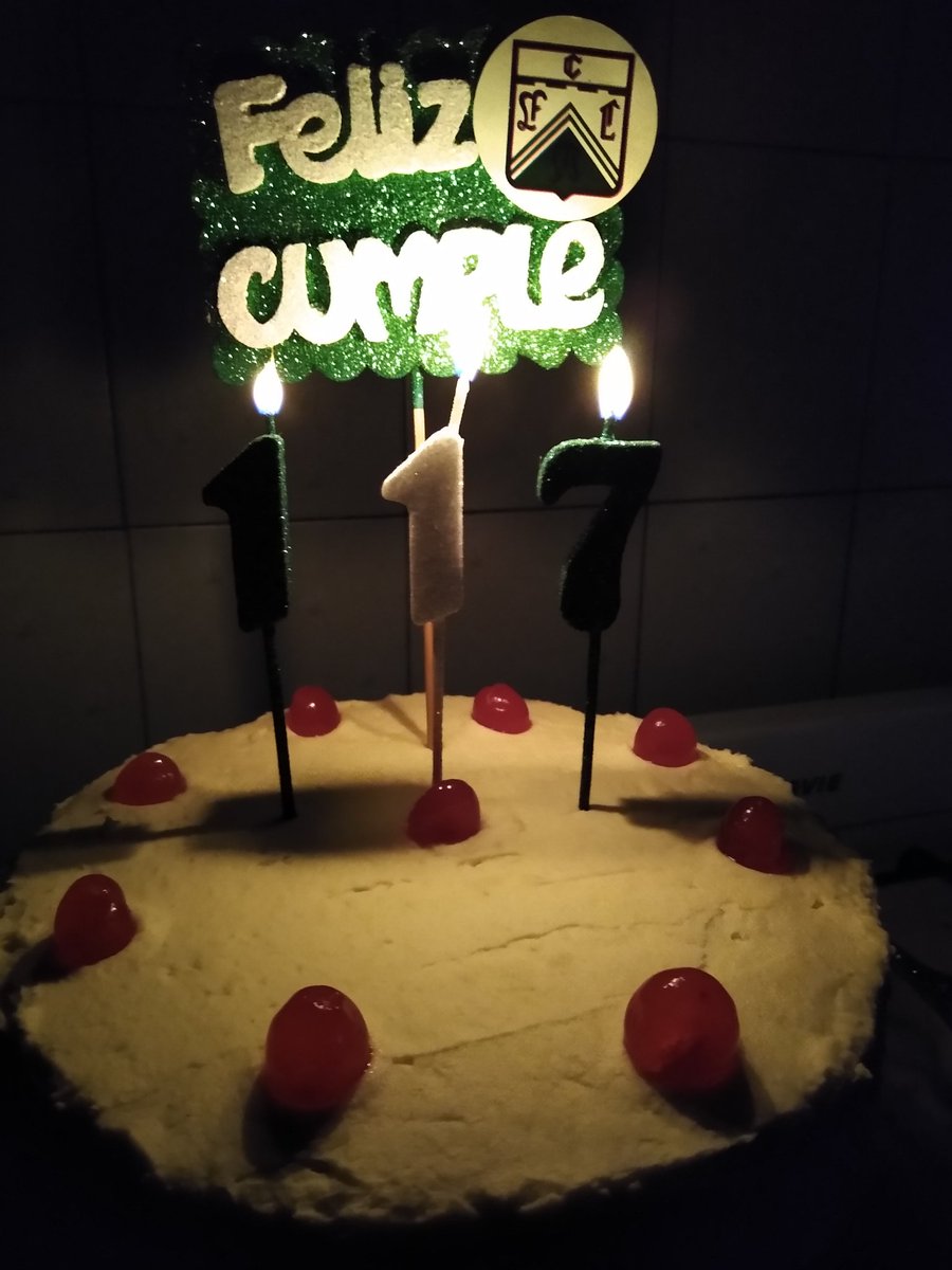gusdeoeste's tweet photo. #Ferro117 #LaSangreEsVerde #Ferro Brindemos por Ferro Carril Oeste...🎉🎊🎂🥂🍾 https://t.co/CuR30sdS4X