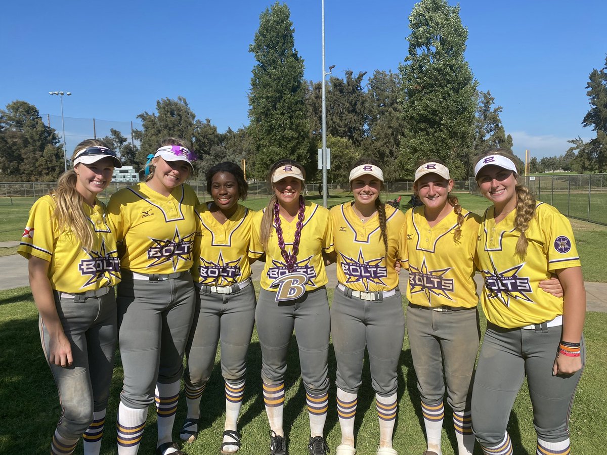 Bolts 04 win 4-3 over Mojo and advance in Winners Bracket. Play tomorrow at 12:30! #boltsboom #surviveandadvance