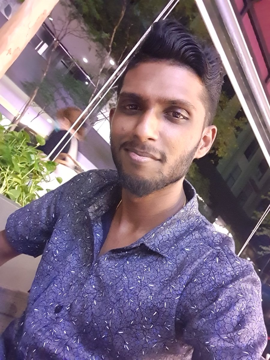 ShanDeKash's tweet photo. I look back and all i can say is this far by GOD BLESS . 
Thanks lord to brought me this far and I believe with my hardwork and efforts will take me to the success. HAPPY BIRTHDAY TO MYSELF 😇🎂🎁💥🎉🎈 #entrepreneur #saishankarstore #saishansemall #visionary . https://t.co/qolQ4wLC8C