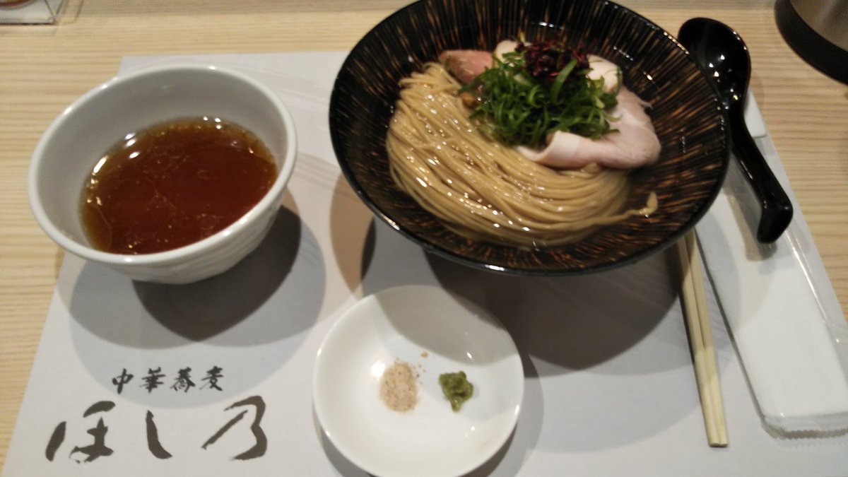 albert5237lee's tweet photo. 中華蕎麦 ほし乃@長野

【季節限定】冷やしのどぐろつけそば(並盛)(¥1,100)
特製醤油そば(¥1,200)
【今だけ限定】うなまぶし和牛ごはん(¥700)

やっと来れたよ😆遠くまで来たかいがあった💪隙がない美味さ‼️冷やしのどぐろは絶対大盛にするべし☝️
10:10到着気合いのPP💪カウンター2＋7席、綺麗なお店🍜 https://t.co/VLiYLfXlp3