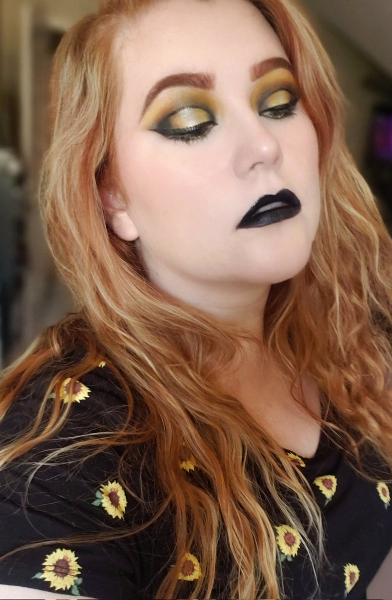 Miss_Aprilz's tweet photo. Was trying to match my makeup with my shirt. Also used colors that I don't use very often.

#makeuplover #makeup #mua #makeupoftwitter https://t.co/EF4ZKMGj7O