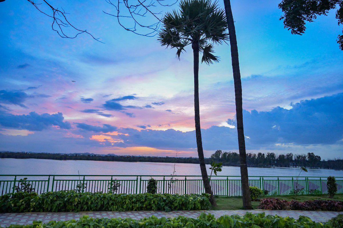 arvindkumar_ias's tweet photo. @HMDA_Gov has taken up protection &amp; beautification of 20 lakes &amp; Turkayamjal (Masab) Cheruvu 👇🏻Abdullapurment (M), RR dist is one among them. 
The existing bund of 1 Km is widened from  5 mtrs to 15 mtrs &amp; Walking Track, landscape, sitting arenas, lighting done

@KTRTRS https://t.co/kyfTXr0oJK