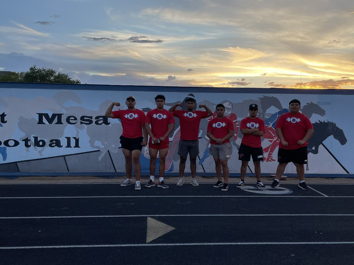 Thomas Rojas, Daniel Ayala, Angel Segovia, Orlando Saavedra, Josiah Escobedo and Jasiah Heredia all joined the 1,000 lb club tonight. They’ve all worked extremely hard for this!