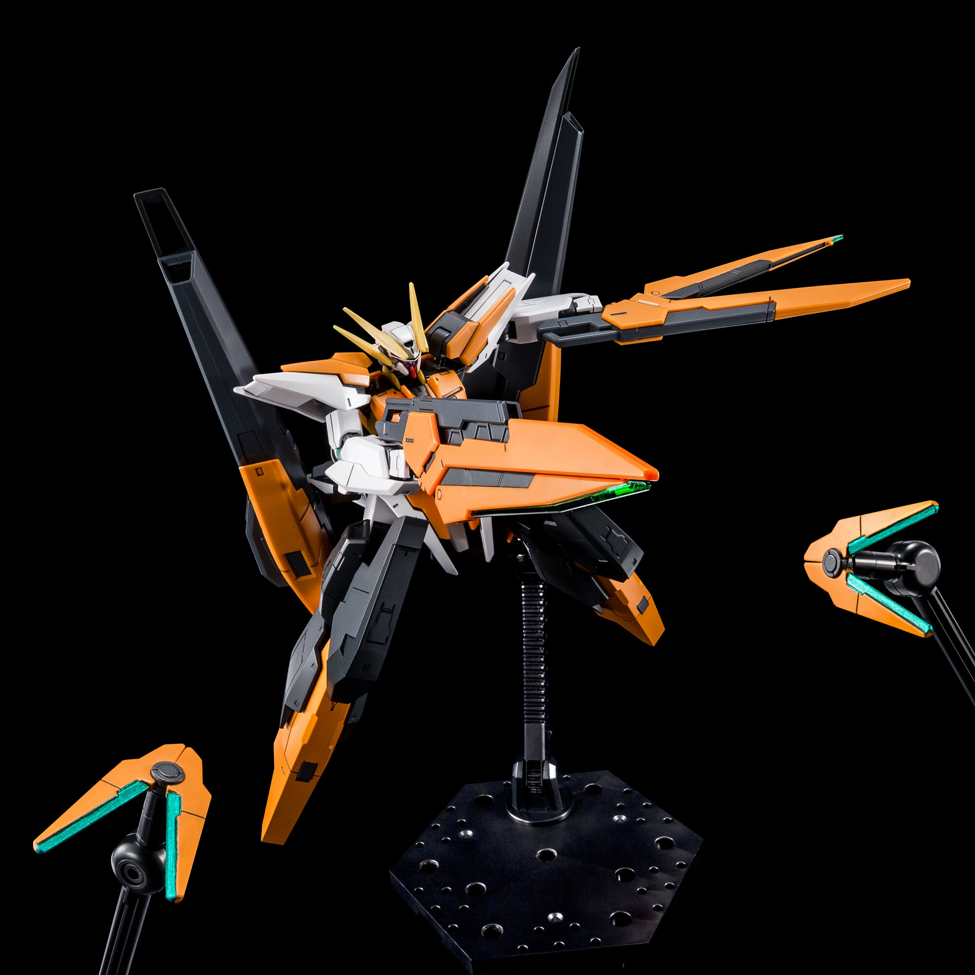 Bandai Spirits ホビー事業部 7月29日 木 ３次 22年５月発送 ご予約受付開始 劇場版 機動戦士 ガンダム00 A Wakening Of The Trailblazer より Hg ガンダムサバーニャ 最終決戦仕様 Hg ガンダム ハルート 最終決戦仕様 が登場