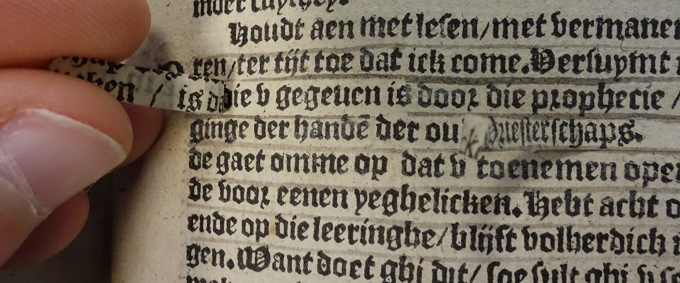 RenskeHoff's tweet image. At 2pm CET today, join our roundtable &apos;Readers, Editors, Bookmakers: Creative Reading and Texts in Motion&apos; @MovingTexts2021! @LKFiss, @sarahebull, @ehxlibris, Ben Fried, and I will talk about malleable books, creative use, and modes of authorship, readership, and editorship.