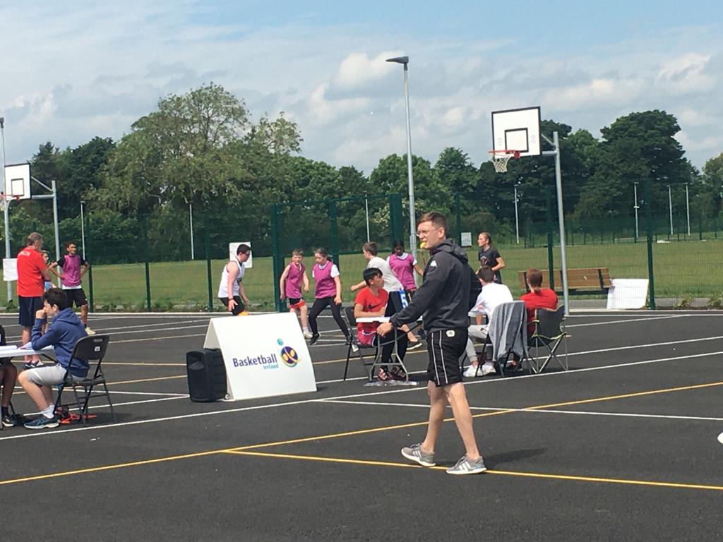 Delighted to have Paul Carr from <a href="/BballIrl/">Basketball Ireland</a> visit the BIG Hoops camp yesterday to share his knowledge of the 3x3 game <a href="/KildareSP/">Kildare Sports Partnership</a> @KildareSports