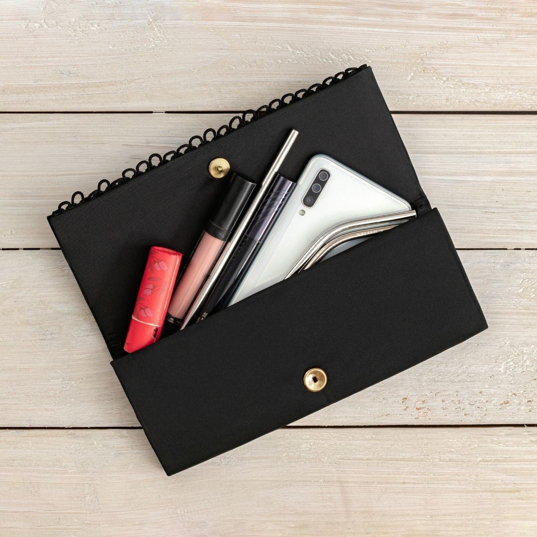 Our Eco Reusable Straws are perfect for use on the go. 🥤

Made with high-quality stainless steel, resistant to scratches and rust. They also won't break easily like plastic or glass straws, making them perfect to pop in your bag when you're on the go.

Available from Amazon: