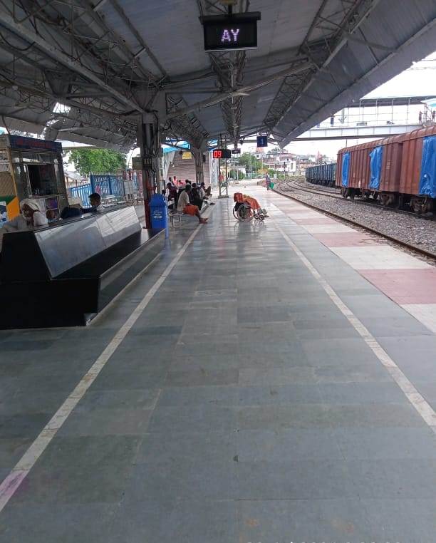 drm_lko's tweet photo. #Ayodhya, the birthplace of Lord Shri Ram, attracts pilgrims from all over India ,the gateway to the city its Railway station embodies an intangible heritage &amp; reflection of faith.
A clean and sanitized station, is our service towards the honored pilgrims.
@swachhbharat @GM_NRly https://t.co/Rm3CYHFdXU