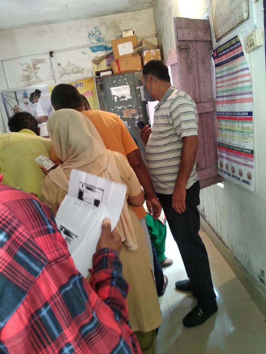 Thakurrsjamwal2's tweet image. LG @manojsinha_ ji please do the needful 2 get enforced
 #AppropriateBehaviour amid #COVID19 

Shocked 2 note
UHC Shakti Nagar  #Jammu #vaccination room view

@PMOIndia
@MoHFW_INDIA
@BhallaAjay26
@OfficeOfLGJandK
@COVIDNewsByMIB
@nitishwarKumar
@WHO 
@diprjk

#CovidIsNotOver