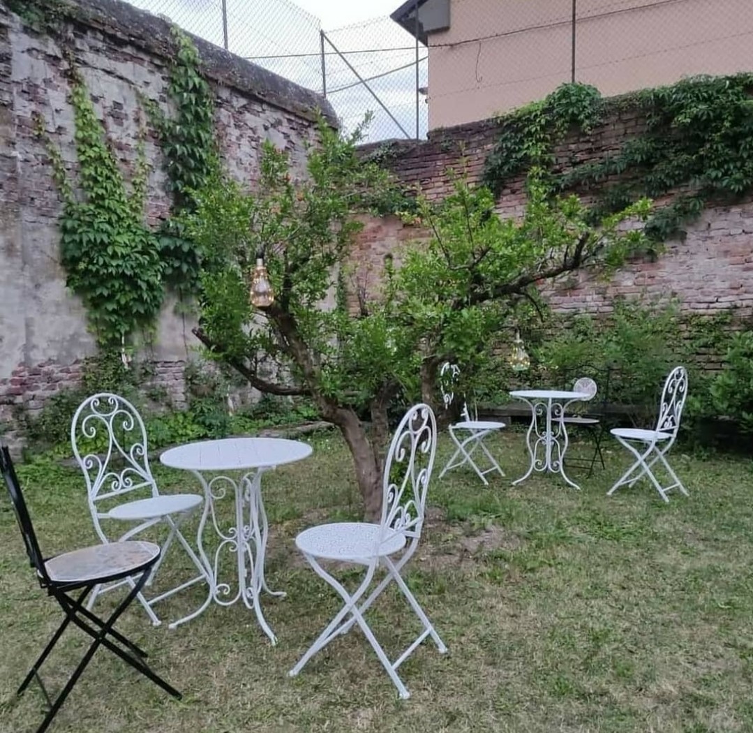 Piacenza 2020+21 e…la #MadonnaSistina | Siete pronti per un nuovo #aperitivo con la Sistina? Ogni venerdì alle 18.30 al momento conviviale nel prato di #SanSisto, a cura del bar “Il giardino”, si aggiunge una visita guidata alla mostra!
‼️ Prenotazione obbligatoria