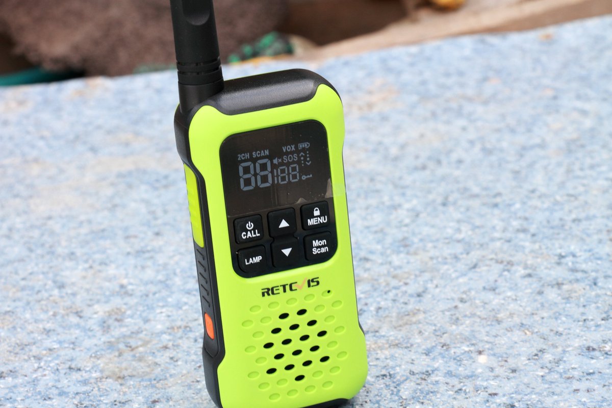 retevis_fans's tweet photo. They said this model #RT49P with the sound quality very good, the range is about 1.5km, bigger outdoor #waterproof #floating #walkietalkies. Useful lighting functions as well as SOS. Work great https://t.co/xbnVAZjW0D