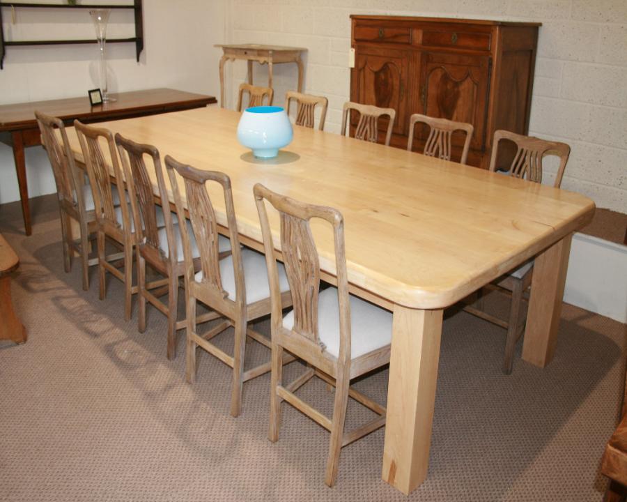 AntiqueTables1's tweet image. A table from the world of antiques but one that will fit in quite effortlessly thanks to the glorious satin finish and deep lustre of maple. 

Get more here-bit.ly/3rGIKSL

#largediningtable #diningtable #antiquefurniture #interiordesign