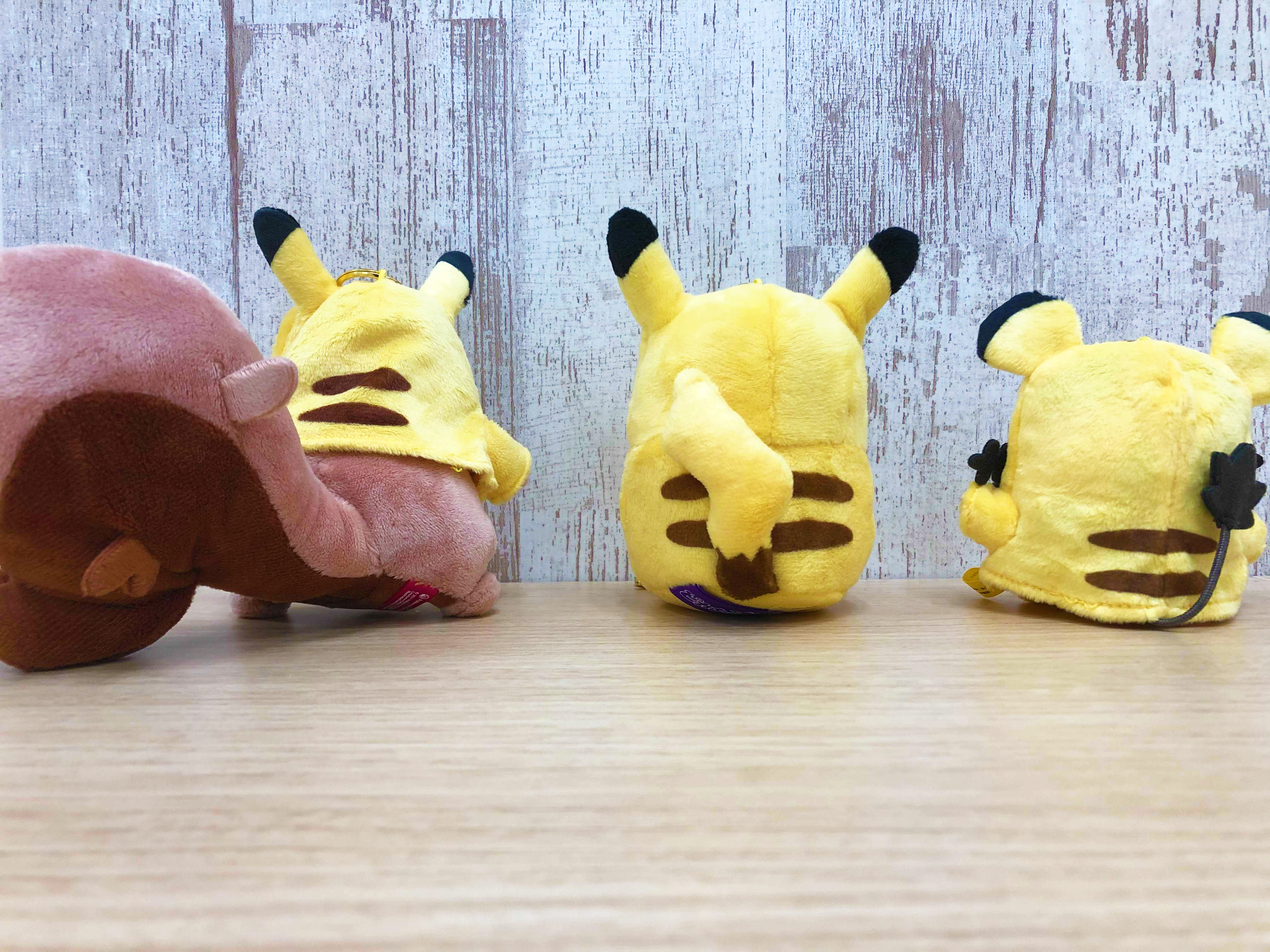 公式 ポケモン情報局 おや ピカチュウが3匹 と思ったら 何か違う この後ろ姿は T Co Msrllqgaxe Twitter