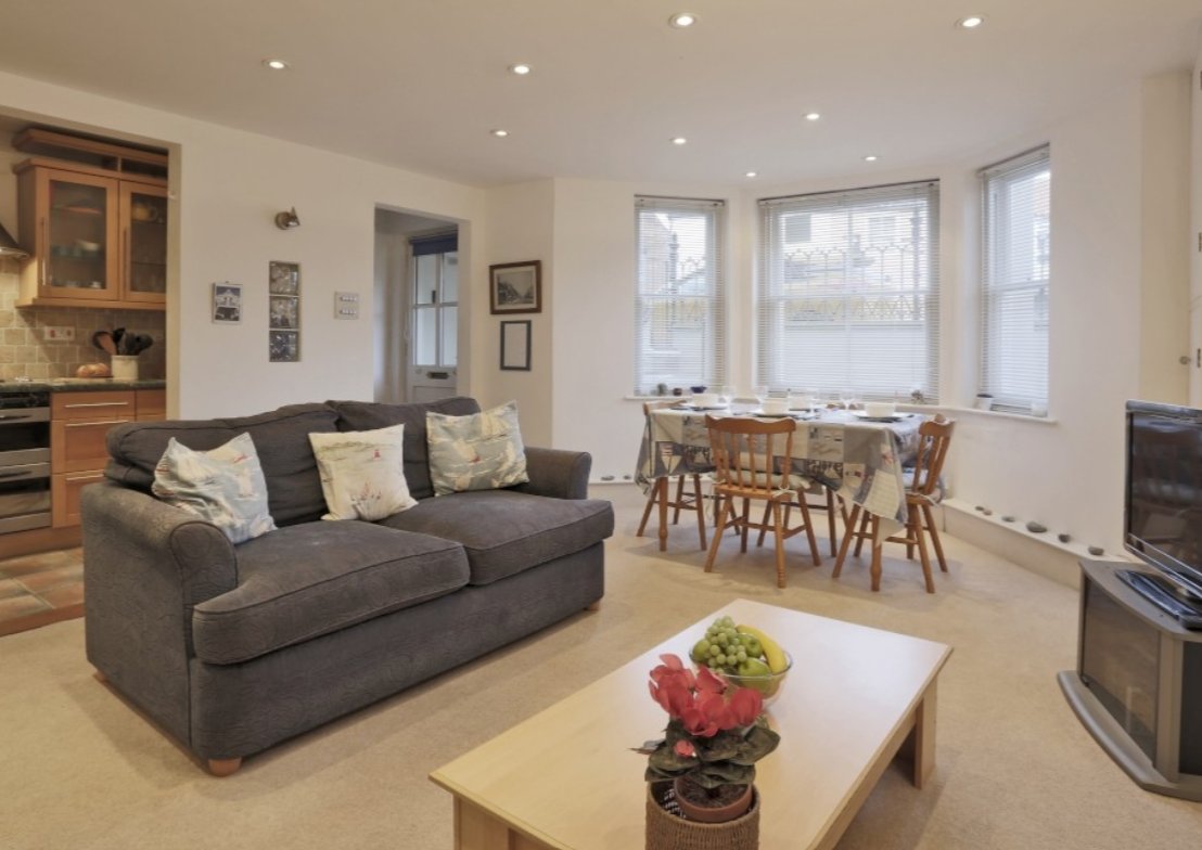 🌞 LATE AVAILABILITY 🌞Available from Saturday 31st July for 7-nights, Pippins is a superbly equipped family holiday apartment located on the High Street in Southwold. Just £685 for up to 5 guests.  Call us today on 01502 723292 to book.
ow.ly/zSuO50FG2ZV