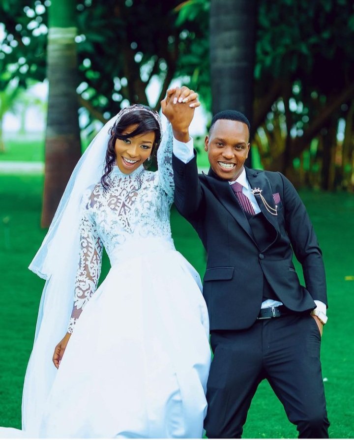 Bestlady102's tweet photo. Moving forward as one.😘
#Whitewedding #twobecomesone #BBNajia Naira Wizkid Maria NYSC Nigeria Liquorose Burna Rose https://t.co/gxcb9gVOL4