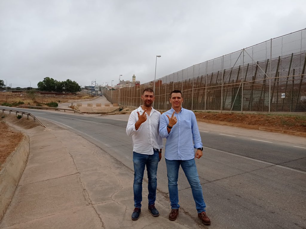 ℹ️Ernesto Vilariño (<a href="/SecretarioGen/">Secretario General de 𝐉𝐔𝐂𝐈𝐋</a>) Secretario General de <a href="/jucilnacional/">Jucil Nacional</a> y Aarón Rivero (@AARONRIVEROM) de #Jupol, en #Melilla denunciando la grave situación de los COMPAÑEROS de las #FFCCSE.

PEDIMOS MÁS MEDIOS

SOMOS <a href="/jusapol/">jusapol</a>, la unión es nuestra fuerza.🟢🔵💪

#EquiparacionYA