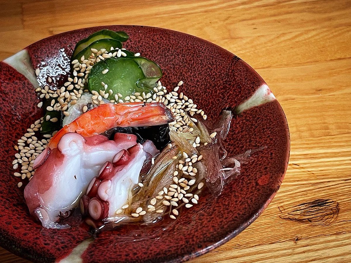 hachi__52's tweet image. 《築地のいつもの店》

色々と美味しかったけど
今回はシンコが最高過ぎ🍣
#しんこ 
#築地ランチ
#〆はデザートのカンピョウワサビ