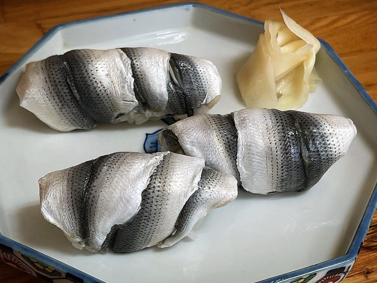 hachi__52's tweet image. 《築地のいつもの店》

色々と美味しかったけど
今回はシンコが最高過ぎ🍣
#しんこ 
#築地ランチ
#〆はデザートのカンピョウワサビ