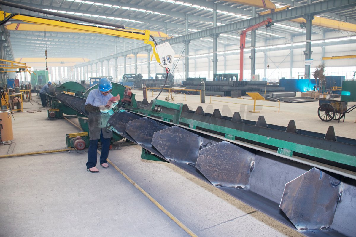 DGCRANES's tweet image. Our single girder #OverheadCrane production workshop.

#DGCRANE #OverheadCrane  #BridgeCrane  #EOTCrane  #HoistCrane  #ShopCrane  #IndustrialCrane  #WorkshopCrane  #RoofCrane  #IndoorCrane  #CeilingCrane  #PendantCrane  #WorkstationCrane  #FreestandingCrane  #OverheadHoistSystem
