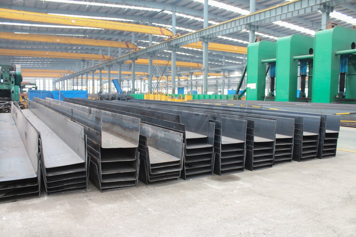 DGCRANES's tweet image. Our single girder #OverheadCrane production workshop.

#DGCRANE #OverheadCrane  #BridgeCrane  #EOTCrane  #HoistCrane  #ShopCrane  #IndustrialCrane  #WorkshopCrane  #RoofCrane  #IndoorCrane  #CeilingCrane  #PendantCrane  #WorkstationCrane  #FreestandingCrane  #OverheadHoistSystem