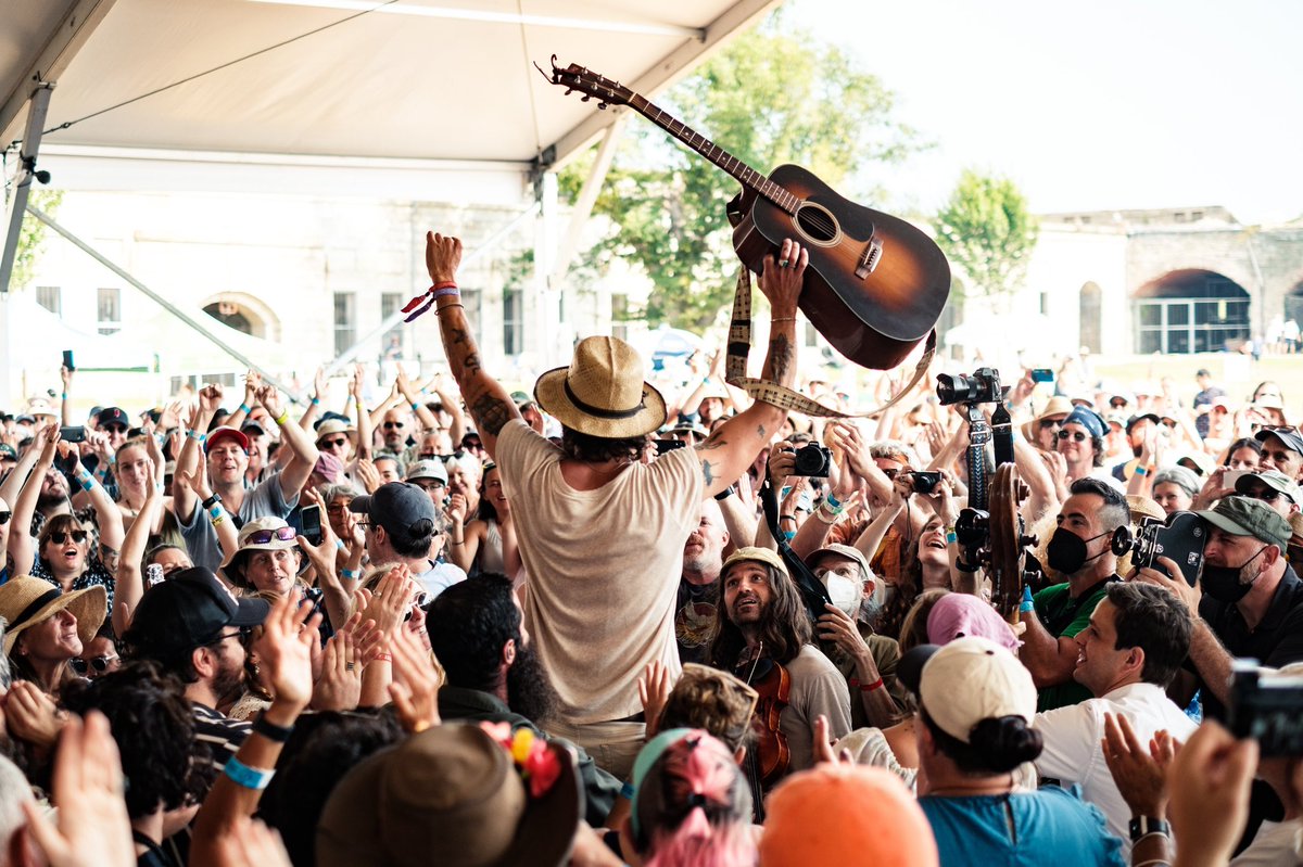 erikannis's tweet photo. Langhorne Slim did such an amazing set at the Newport Folk On Festival!
.
.

@langhorneslim
@newportfolkfest
#newportfolkfest
#newportfolkfest2021
#newport
#rhodeisland
#folkon
#folkmusic
#livemusic
#americana
#documentary
#documentaryphotography
#framesmag
#lensculture https://t.co/3iZpnP6iUd