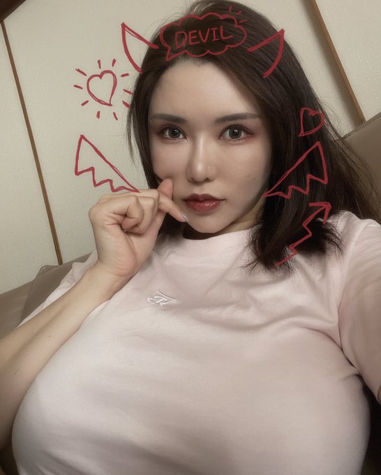 いつまでも自分の見た目に価値があるとは思わないけど
隠れ巨乳だとは思ってる https://t.co/7FdJqJfQcF