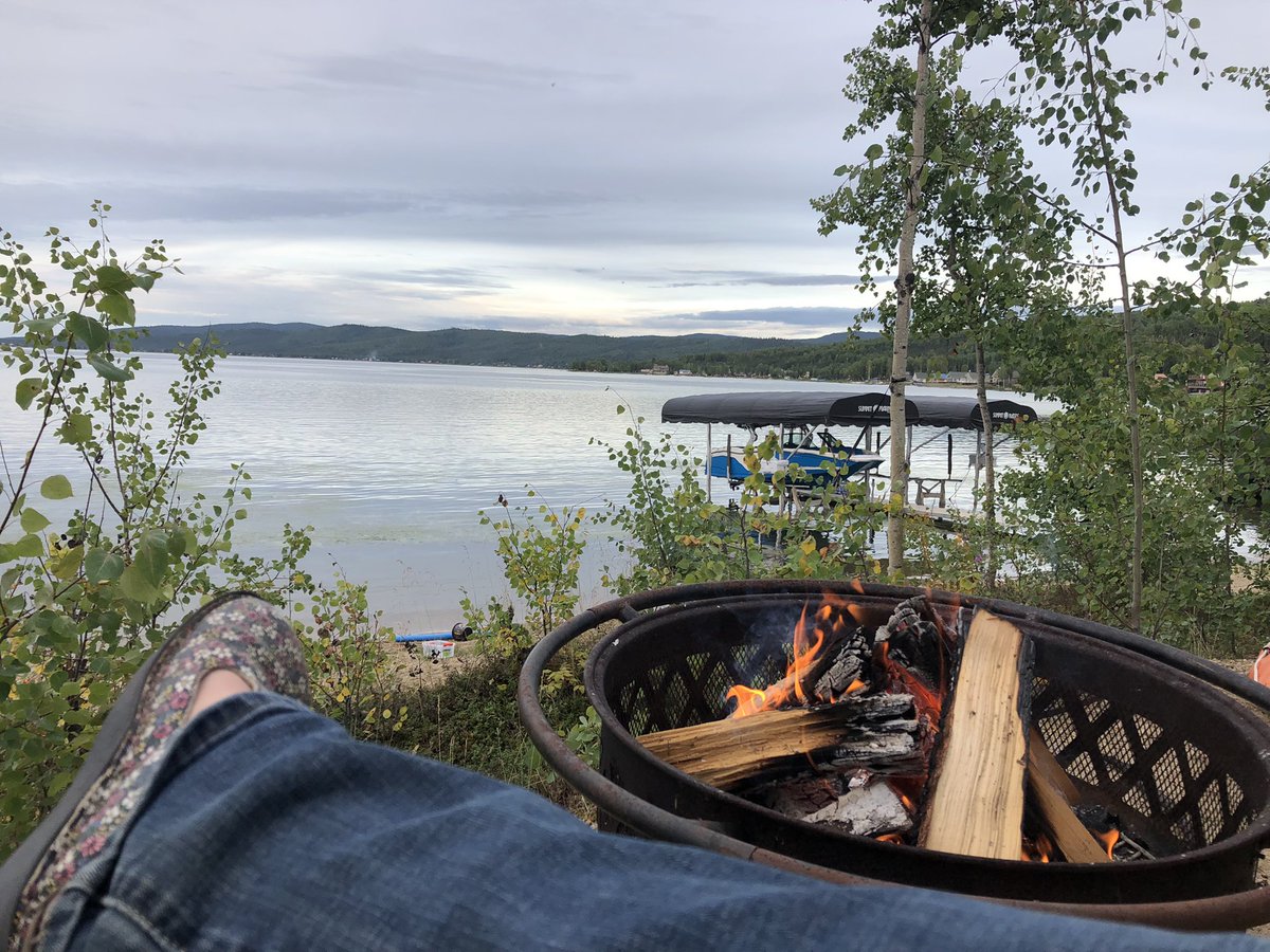 gomer2323's tweet photo. Children laughing and chill tunes 🎶 playing the background.
Another beautiful night. #HardingLake #RoadtrippinAk https://t.co/CIC8wXnLlm