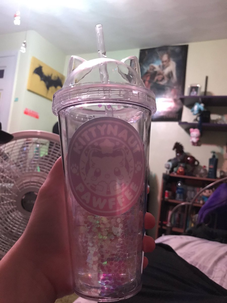 LittleKitPrince's tweet image. kitty!! n.n
m’drinkin water so someones be proud of me and give me head pats! 0^0