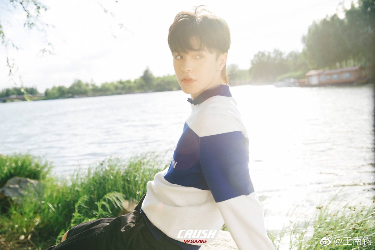 krystianwangbr's tweet photo. 📷 (29.07) | Krystian Wang (@krystianwang) via Weibo. [2/3]

Legenda: "Pensei no meu futuro, mas eu quero agora.

Para revista CRUSH." 

#KrystianWang #WangNanjun #王南钧 https://t.co/UpJP0sE4I1