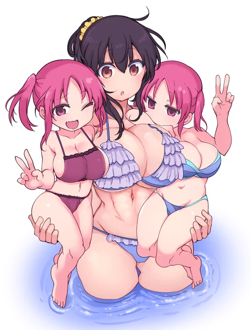 今月号のカット 水着の小森さんと双子 