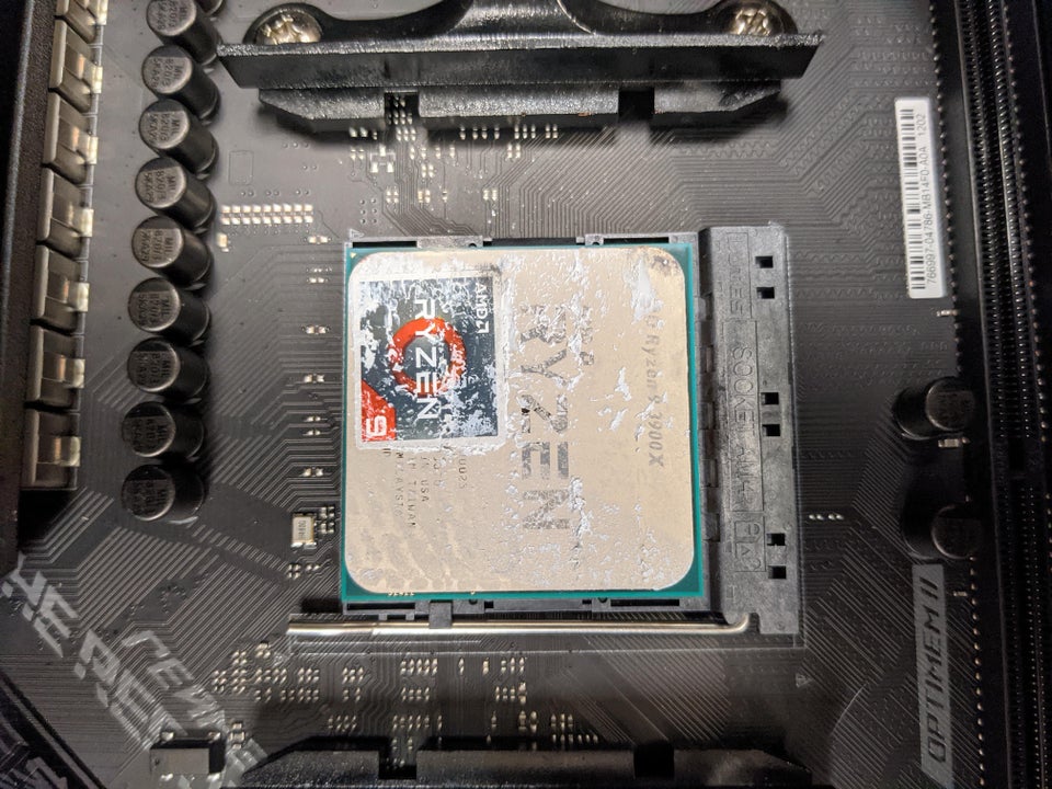 masterb_yt's tweet photo. I heard putting the sticker directly on the CPU you get extra frames.
Credit: u/Hashbaz https://t.co/AosO6SMAzH