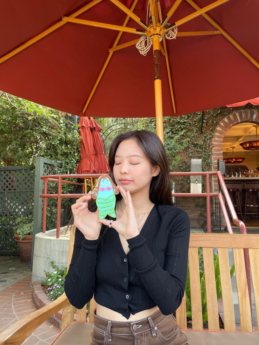 jennie tweet media
