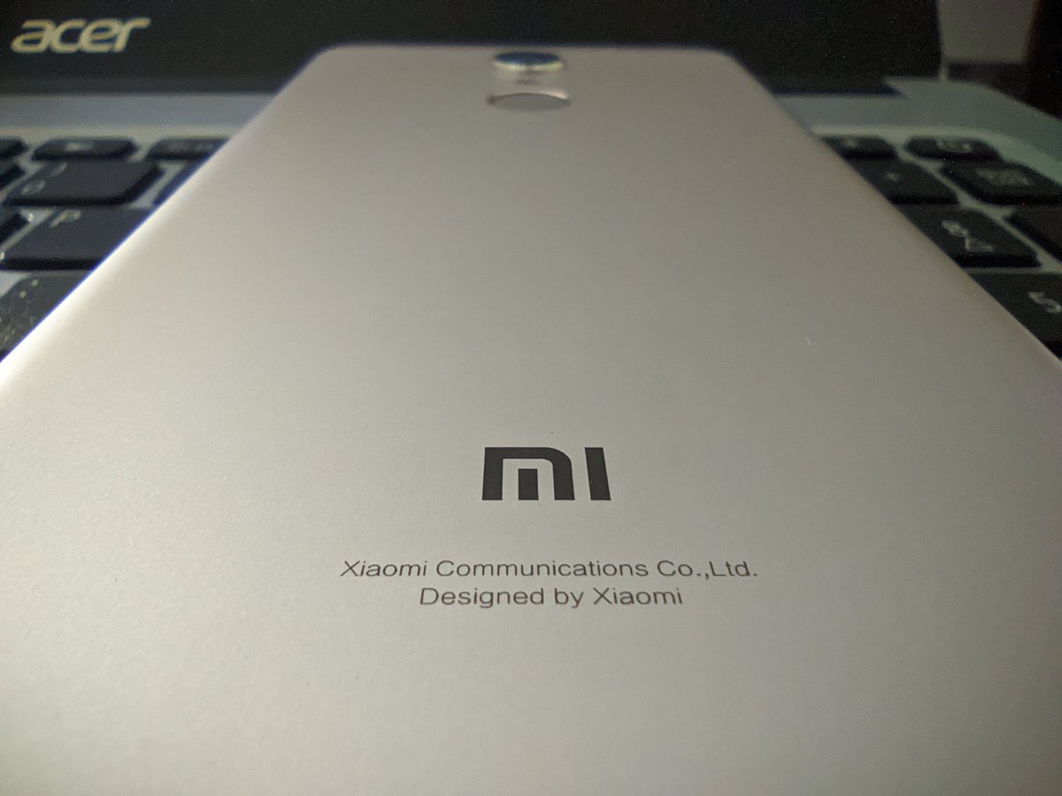 that_chand's tweet photo. I can feel how light weight #Mi11Lite is! Coincidentally, both #SlimmestRedmi #Redmi5 and #SlimmestMi #Mi11Lite weighs just 157gms 🤗 https://t.co/TFy0XrljSP