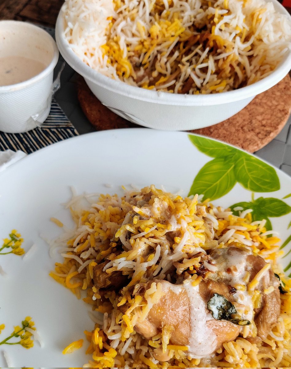 Today's lunch deal: <a href="/CharcoalBKK/">Charcoal Bangkok</a>'s awesomely delicious Chicken #Biryani served with raita yoghurt. 30% off via FoodPanda: foodpanda.co.th/restaurant/t4t…
#Bangkok #bkkfatty