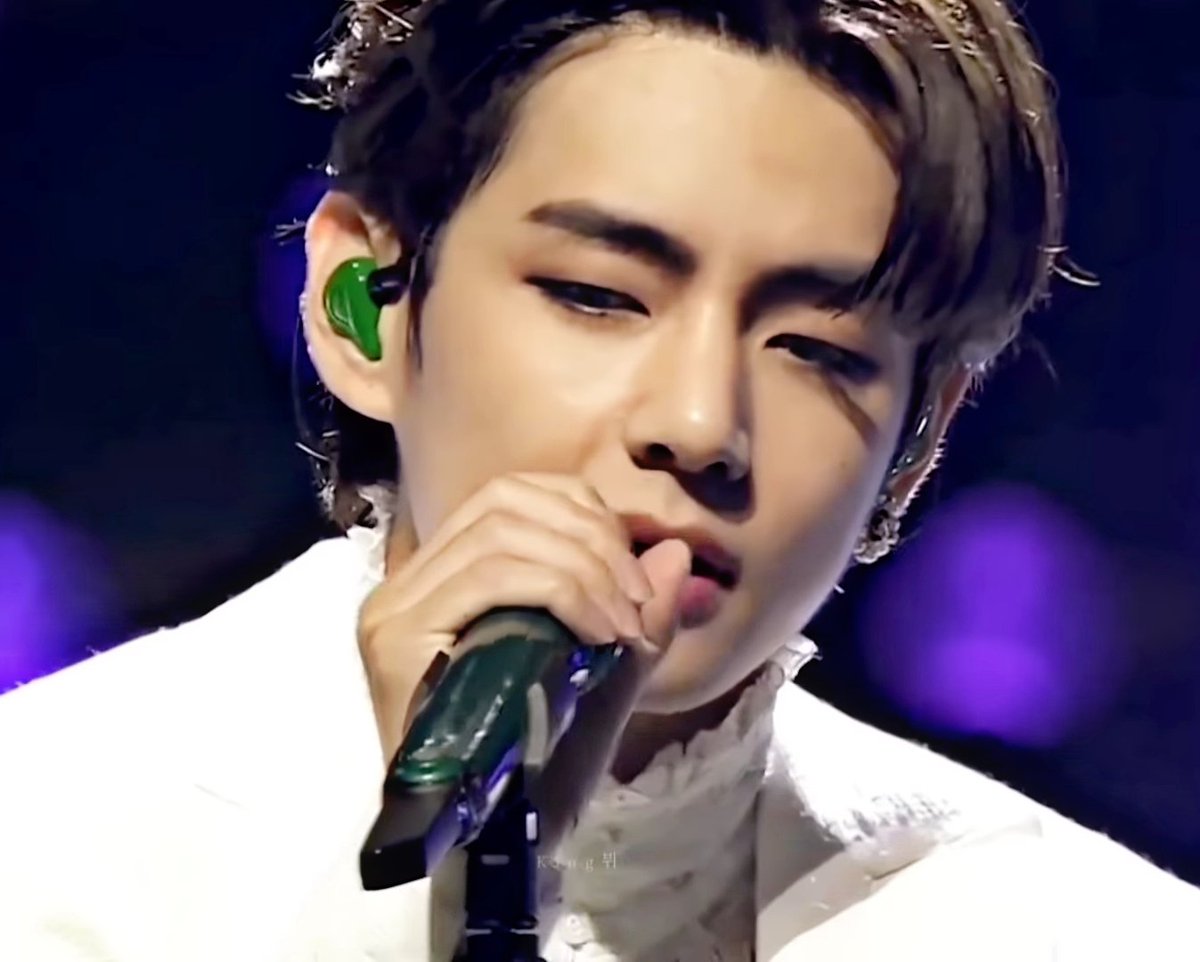 ♛🎄 on Twitter "Kim Taehyung wrote the masterpiece Snow Flower in just