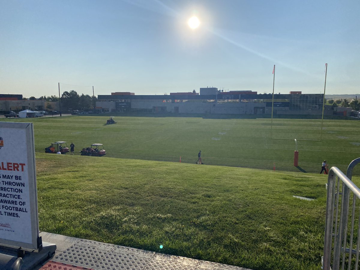 TheGRPro's tweet photo. Training Camp 2021 day 1 is in the books.  It is such a wonderful feeling to have fans back watching us get ready for the season.  Their support is second to none!  #gobroncos #bestfansinthenfl https://t.co/QxLhbqf4xu